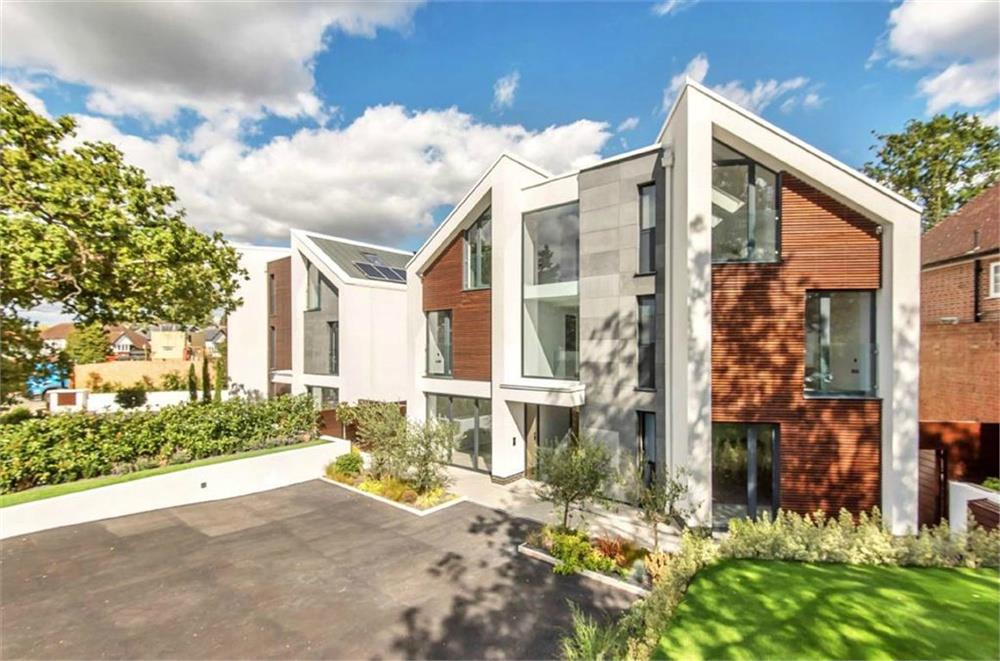 5 bed property in Twin Peaks, Uphill Road